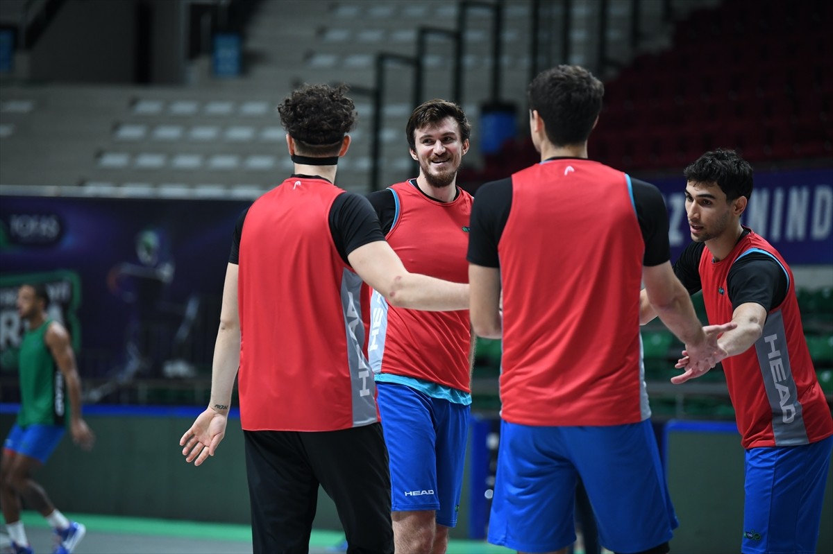 TOFAŞ Erkek Basketbol Takımı, bu sezon hem lig hem de Avrupa'da sergilediği başarılı performansla...