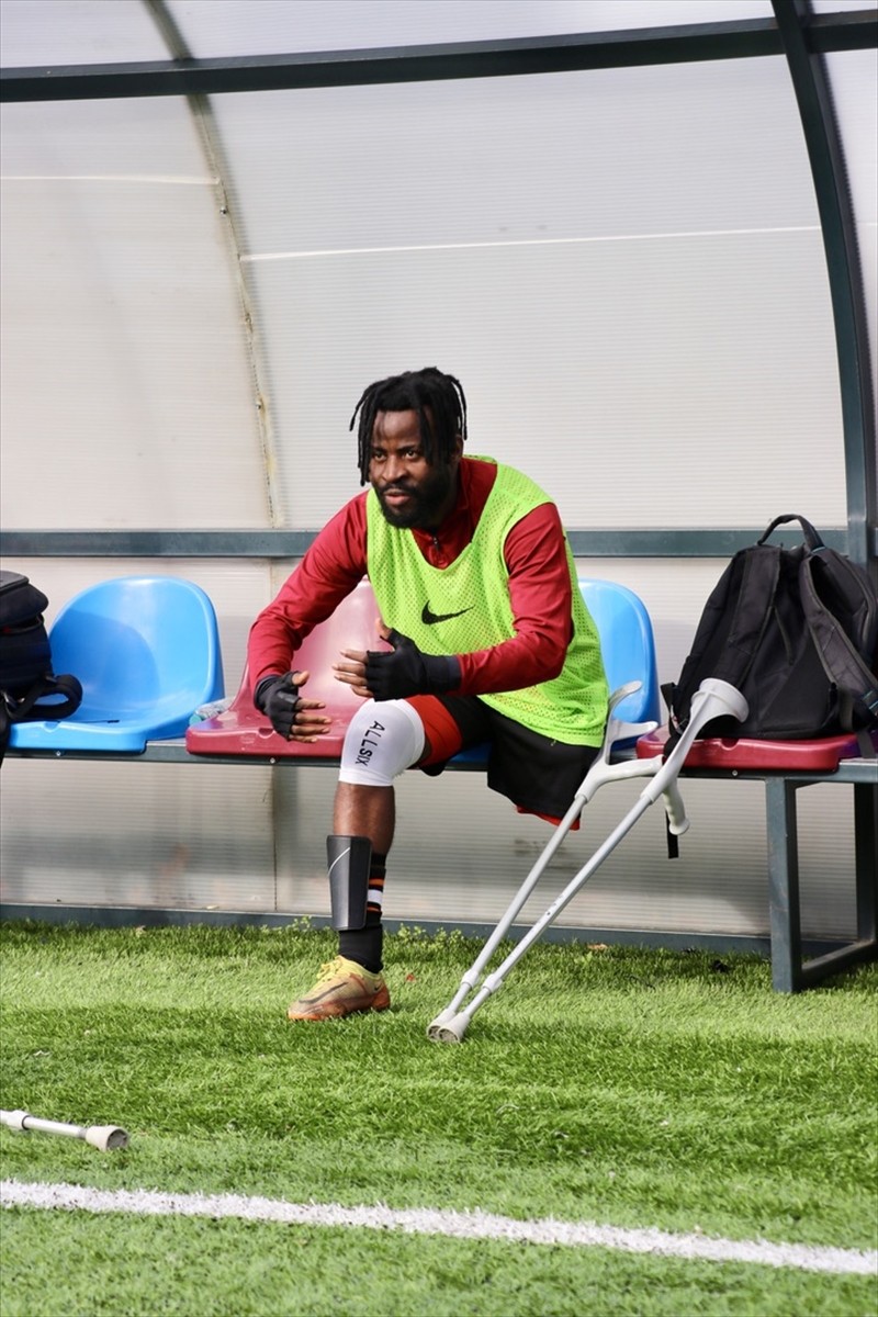 Trabzon Büyükşehir Belediyesi Ampute Futbol Takımı'nın 32 yaşındaki Angolalı oyuncusu Manuel...