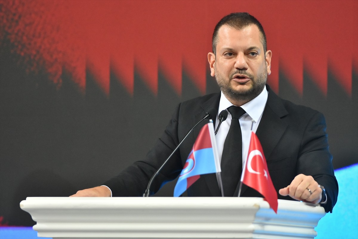 Trabzonspor Kulübünün olağan genel kurulunda, Ertuğrul Doğan yeniden başkanlığa seçildi. Hayri Gür...