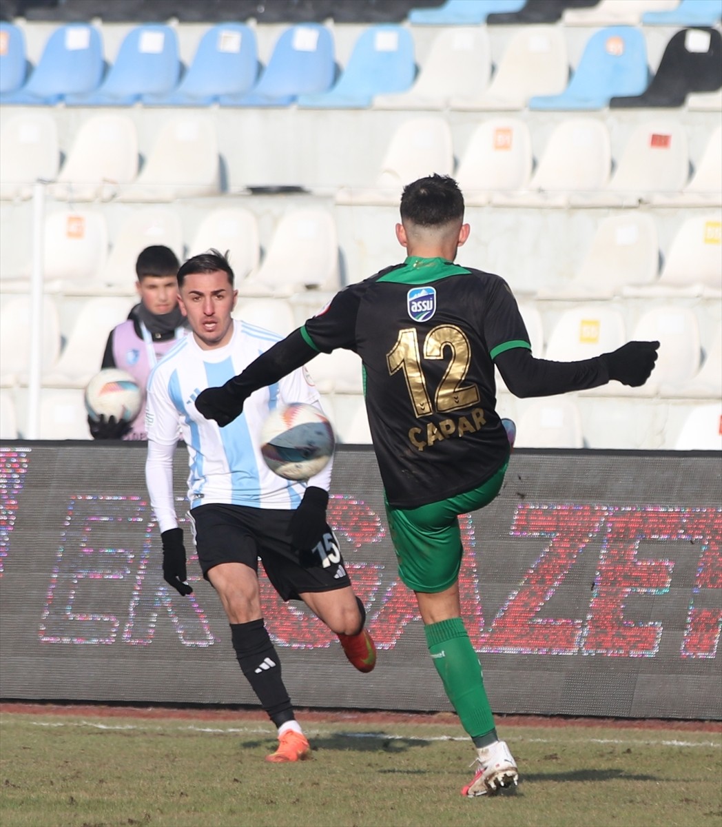 Trendyol 1. Lig'in 17. haftasında, Erzurumspor FK, Sakaryaspor ile Kazım Karabekir Stadı'nda...