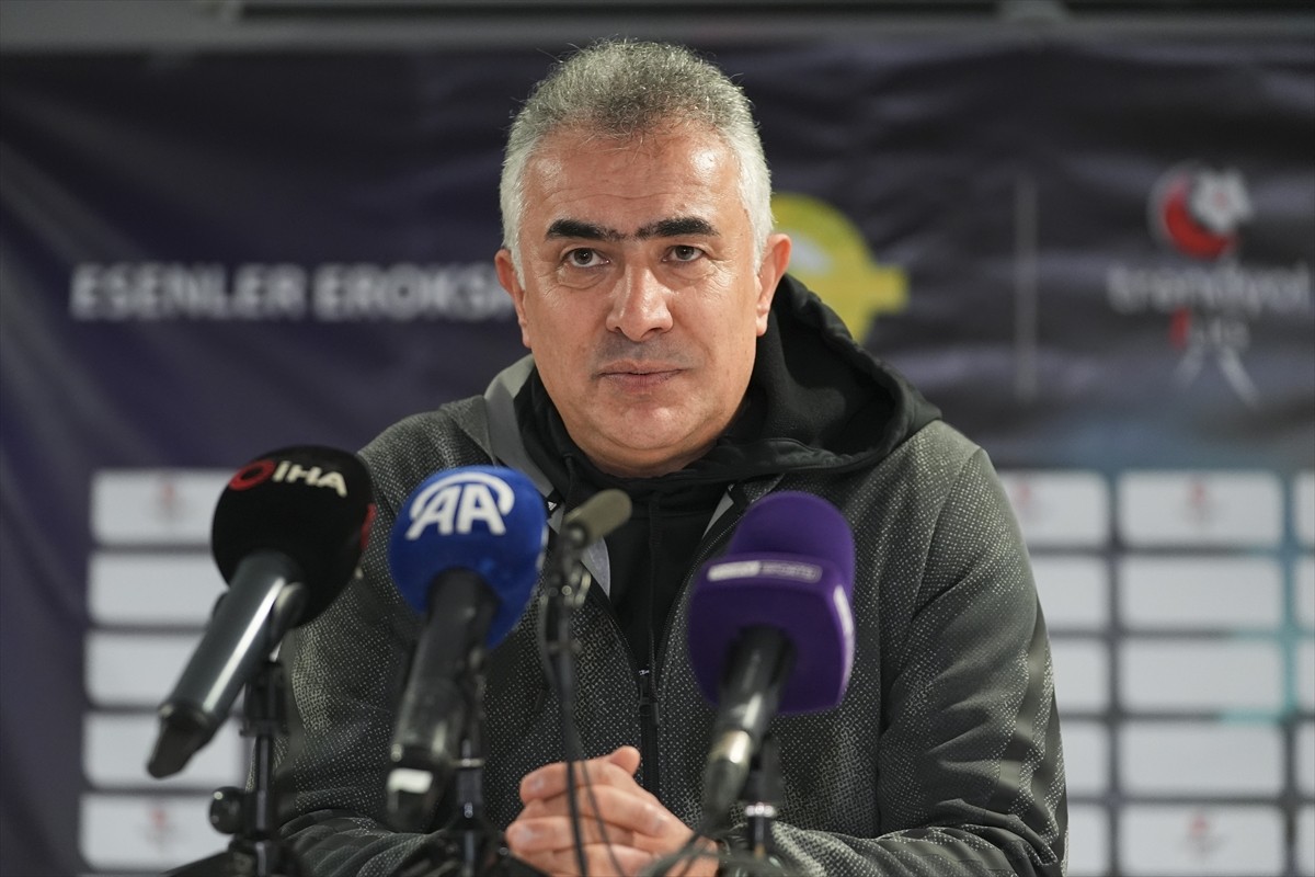 Trendyol 1. Lig’in 17. haftasında Esenler Erokspor ile Teksüt Bandırmaspor takımları Esenler...