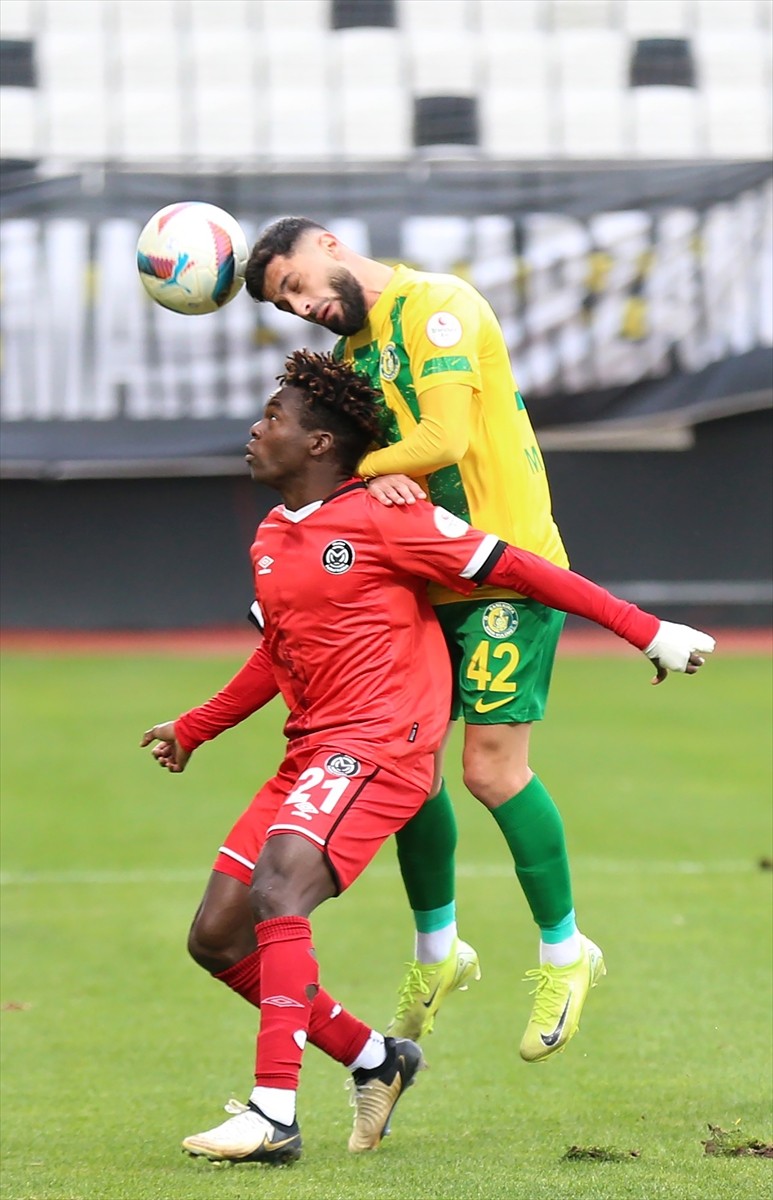 Trendyol 1. Lig’in 17. haftasında Manisa FK ile Şanlıurfaspor, Manisa 19 Mayıs Stadı’nda...