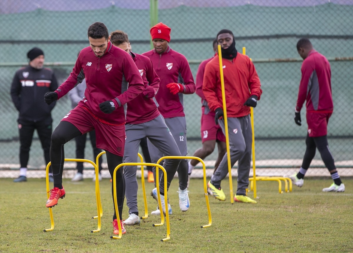 Trendyol 1. Lig takımlarından Boluspor deplasmanda oynayacağı Solwie Energy Fatih Karagümrük...