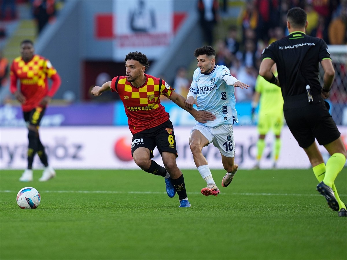 Trendyol Süper Lig'in 15. haftasında Göztepe ile Adana Demirspor, Gürsel Aksel Stadı'nda...