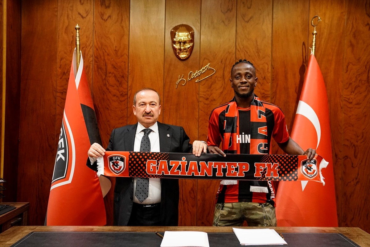 Trendyol Süper Lig ekiplerinden Gaziantep FK, Ganalı golcü Emmanuel Boateng'i kadrosuna kattı....