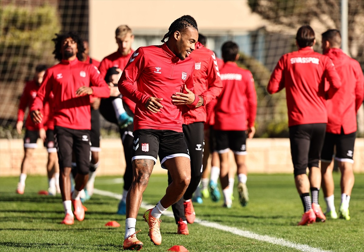 Trendyol Süper Lig ekiplerinden Net Global Sivasspor'un, Antalya kampı devam ediyor. 