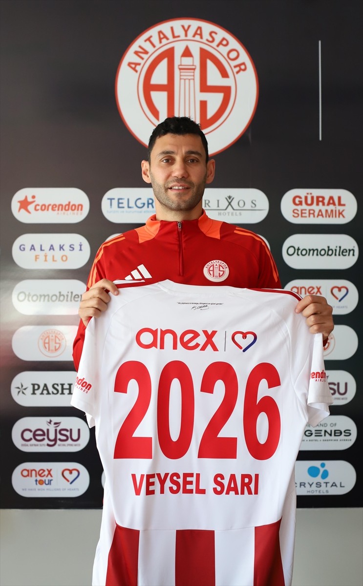 Trendyol Süper Lig ekiplerinden Onvo Antalyaspor'da kaptanlar Veysel Sarı ve Güray Vural'ın...