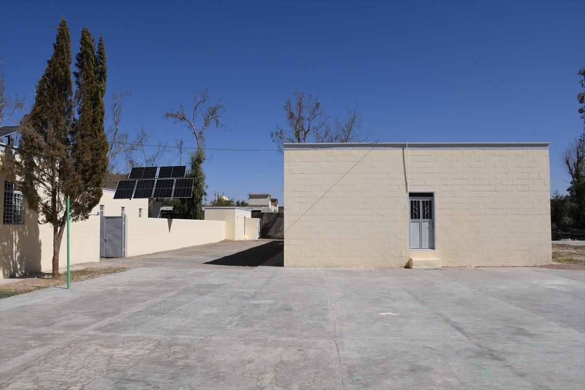 Türk İşbirliği ve Koordinasyon Ajansı Başkanlığı (TİKA), Afganistan'ın batısındaki Farah...