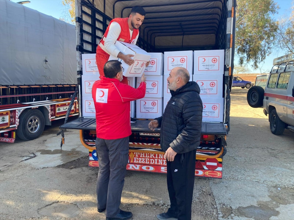 Türk Kızılay, Lübnan'ın güneyinde İsrail saldırılarından en çok etkilenen bölgelerden Nebatiye'de...
