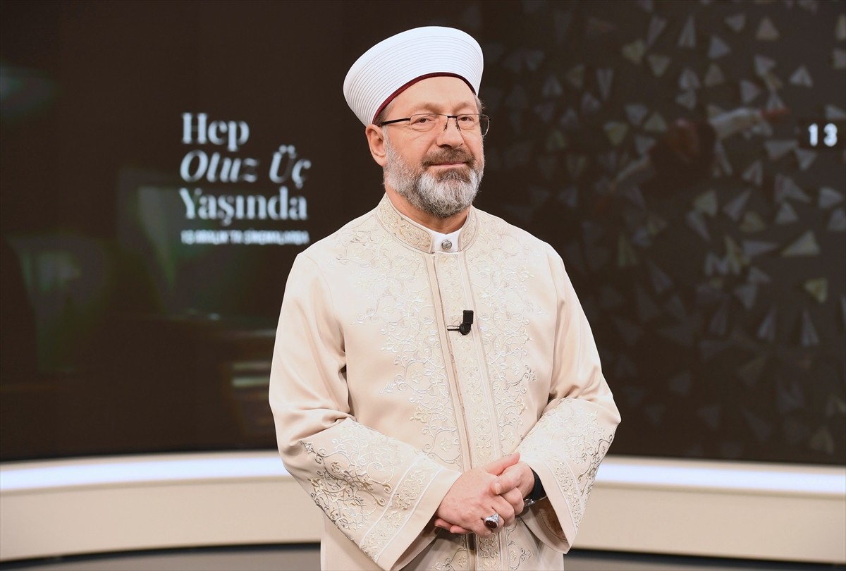 Türkiye Diyanet Vakfı (TDV) İslam Ansiklopedisi'nin 33 yıllık serüveninin anlatıldığı "Hep Otuz Üç...