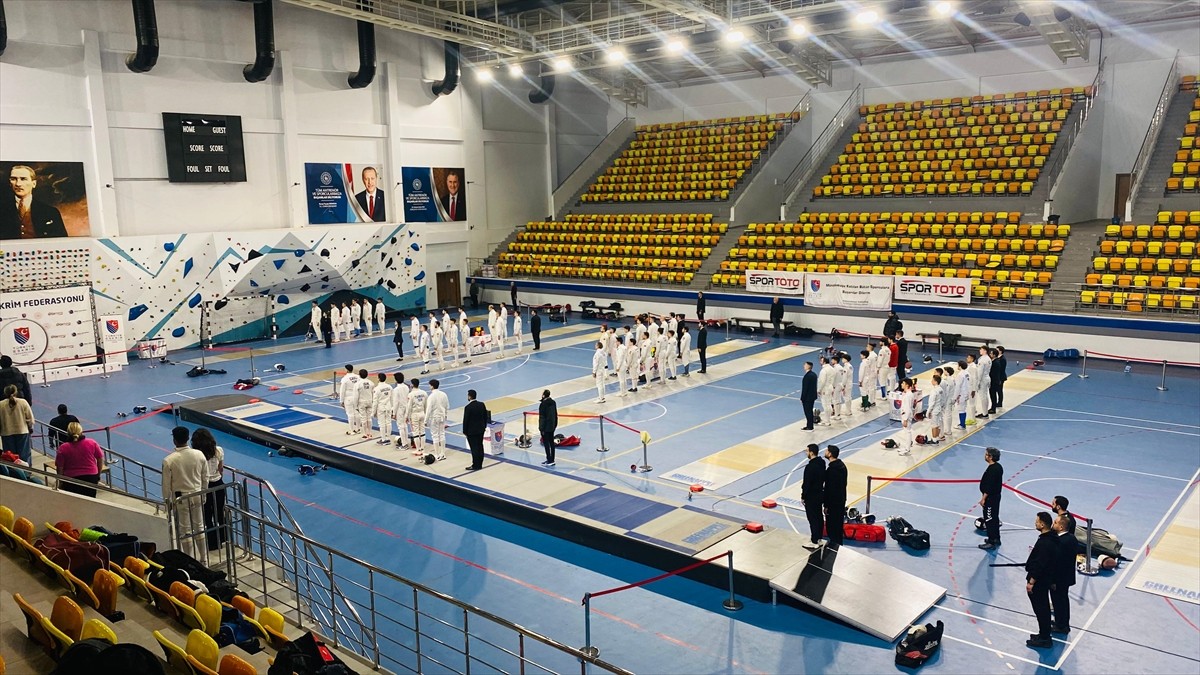 Türkiye Eskrim Büyükler Epe-Flöre ve Gençler Kılıç Şampiyonası, Ankara'da gerçekleştirildi....