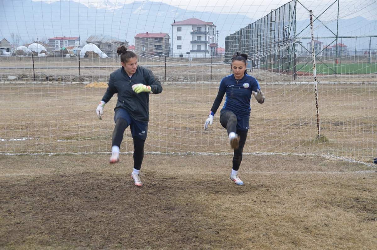 Türkiye Futbol Federasyonu Kadınlar 1. Ligi'nin ilk 9 haftasında kalesinde sadece 1 gol gören...
