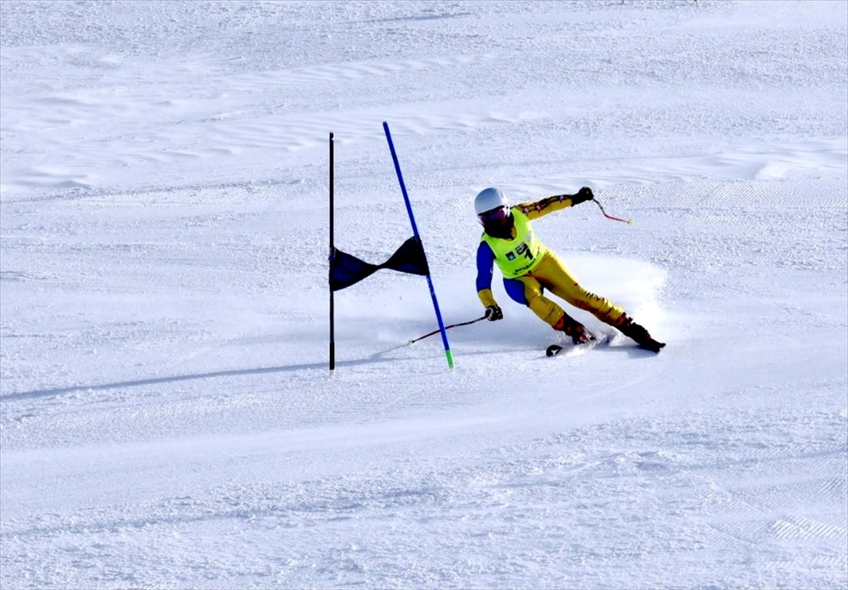 Türkiye Kayak Federasyonu 2024-2025 faaliyet programında yer alan Alp Disiplini Avrupa Gençlik...