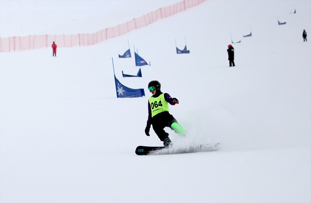 Türkiye Kayak Federasyonunun 2024-2025 faaliyet programında yer alan Snowboard Milli Takım...