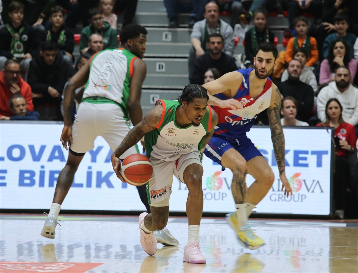Türkiye Sigorta Basketbol Süper Ligi'nin 10. haftasında Yalovaspor Basketbol, sahasında Onvo...