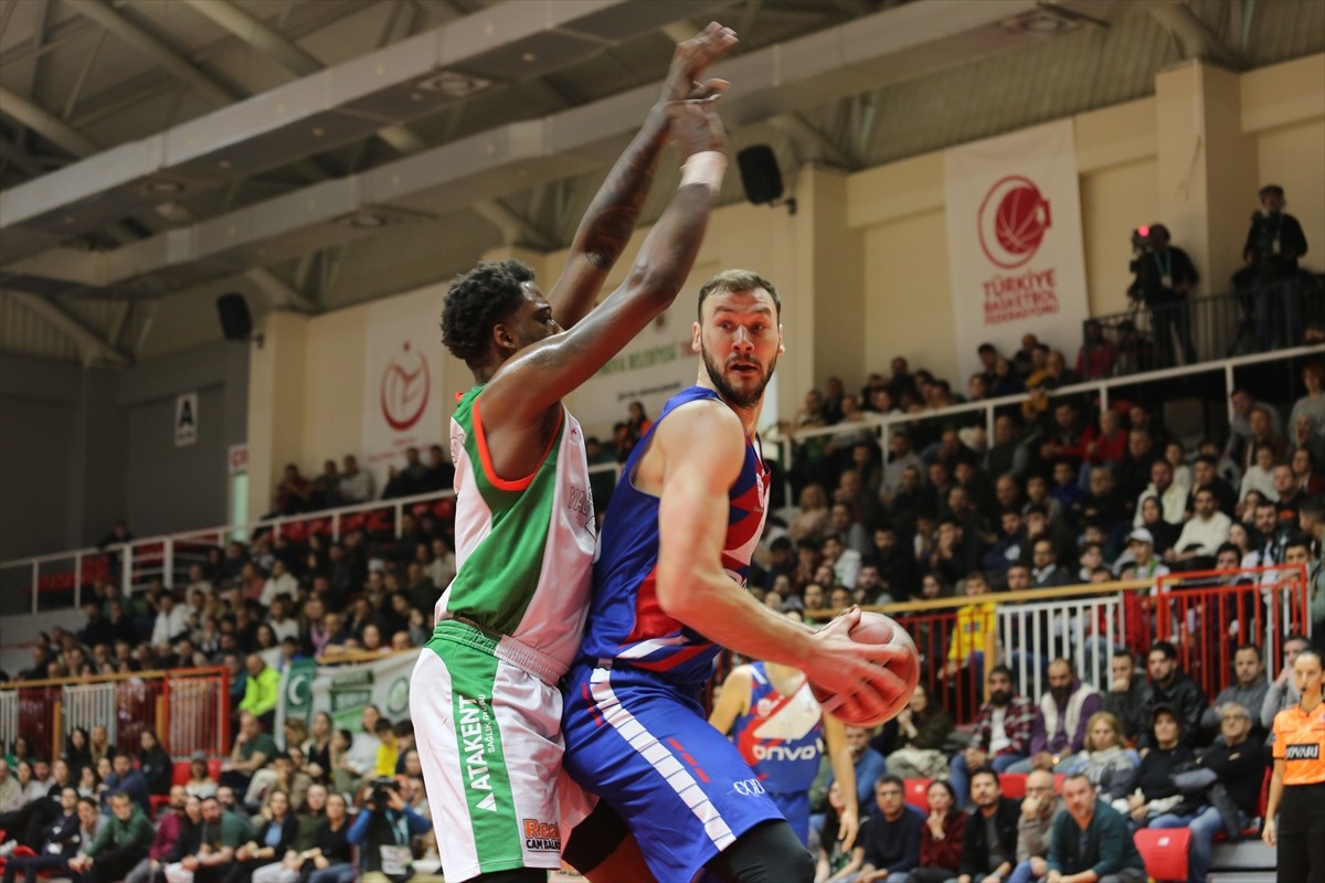 Türkiye Sigorta Basketbol Süper Ligi'nin 10. haftasında Yalovaspor Basketbol, sahasında Onvo...