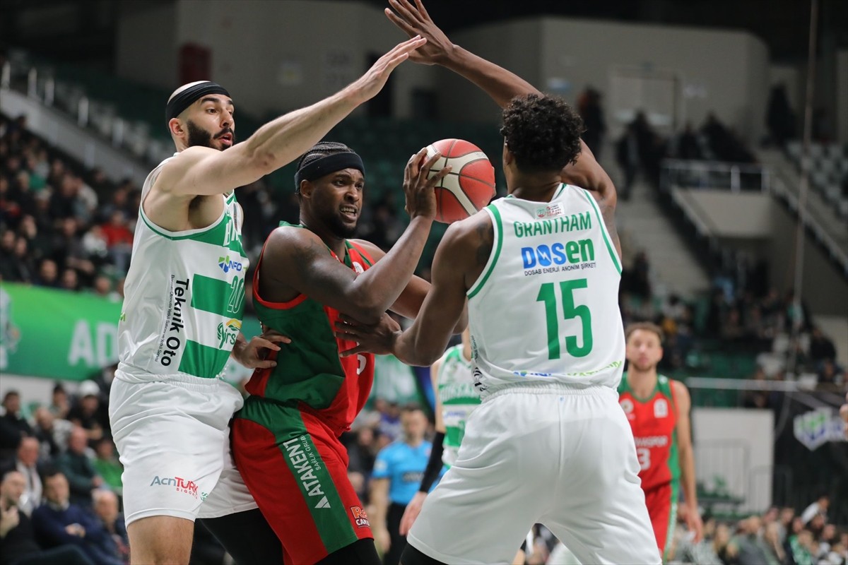 Türkiye Sigorta Basketbol Süper Ligi'nin 12. haftasında Bursaspor Yörsan, Yalovaspor Basketbol ile...
