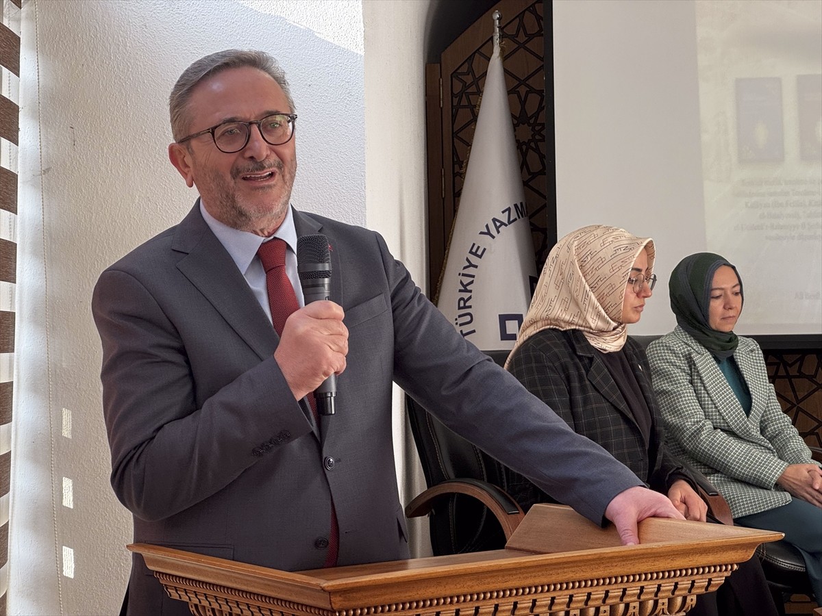 Türkiye Yazma Eserler Kurumu (TYEK) Başkanlığı tarafından tenkitli metin, tercüme ve çeviri yazı...