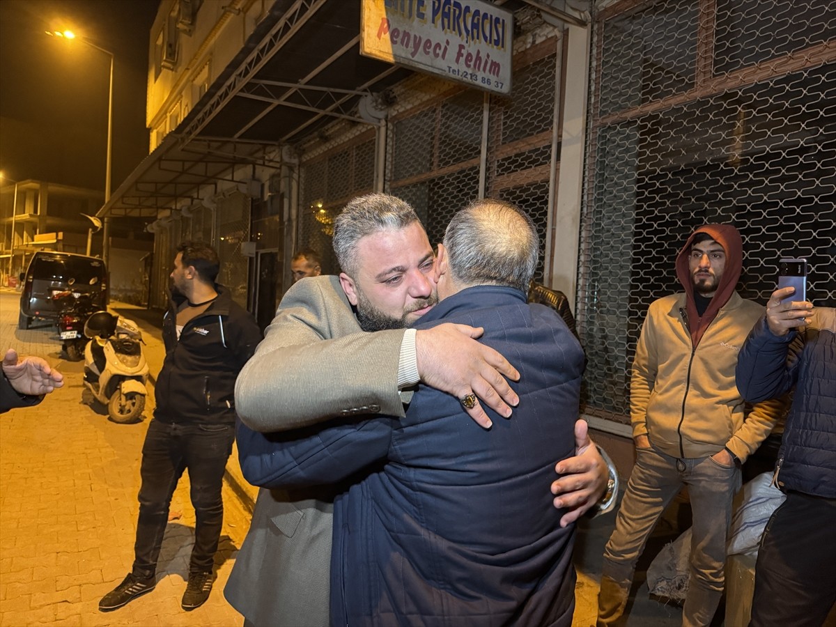  Ülkesindeki iç savaş sonrası geldiği Adıyaman'da 11 yıldır yaşayan Munif Hacı Rezak ve ailesini...