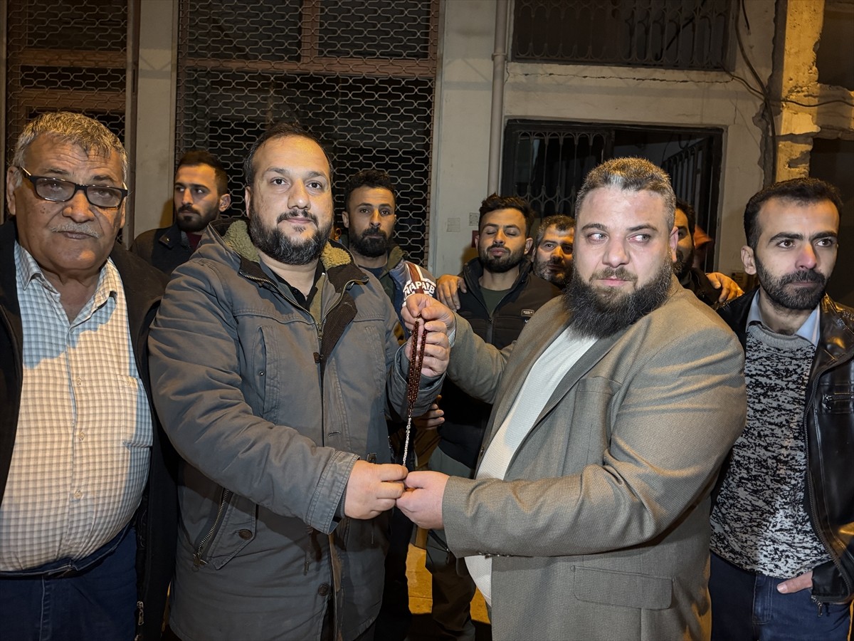  Ülkesindeki iç savaş sonrası geldiği Adıyaman'da 11 yıldır yaşayan Munif Hacı Rezak ve ailesini...