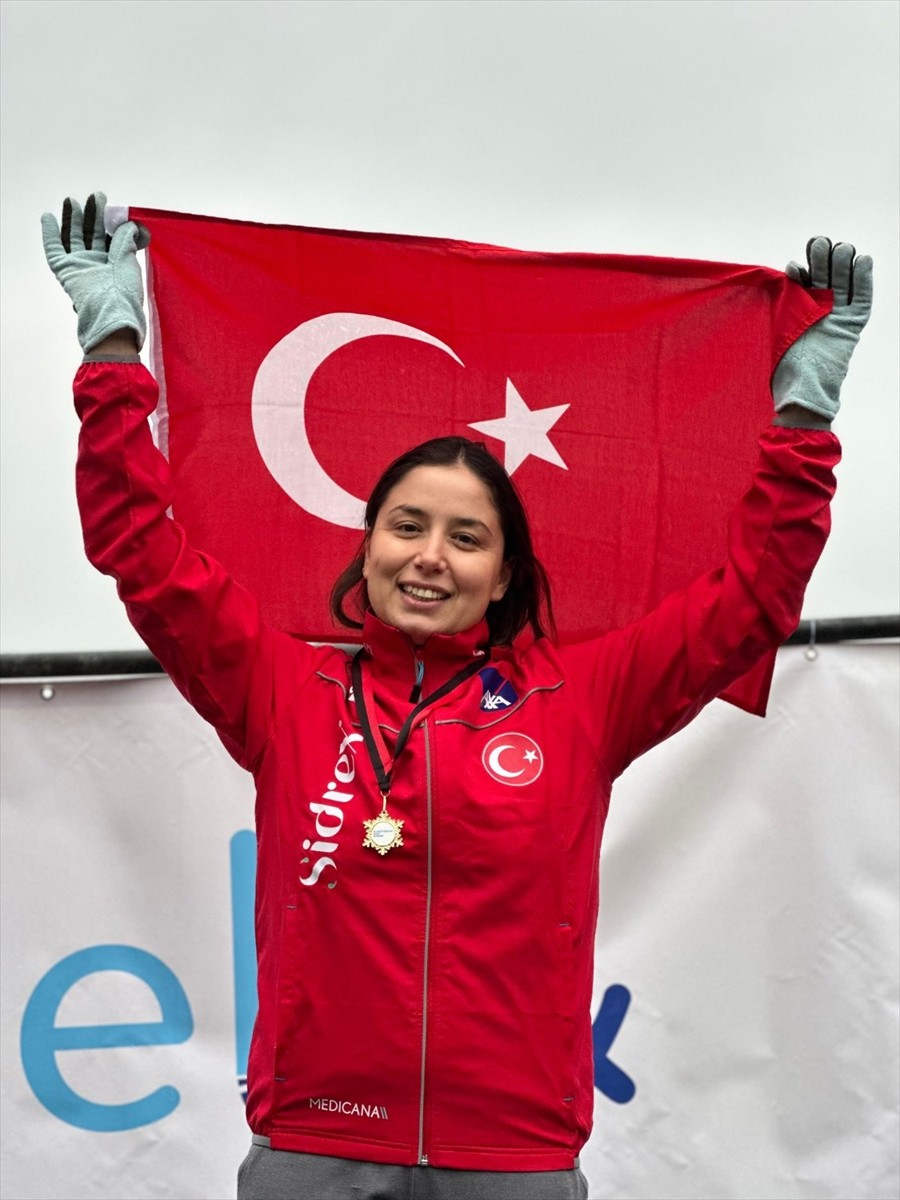 Ultra maraton yüzücüsü Bengisu Avcı, Amsterdam'da düzenlenen IISA Uluslararası Buz Yüzme...