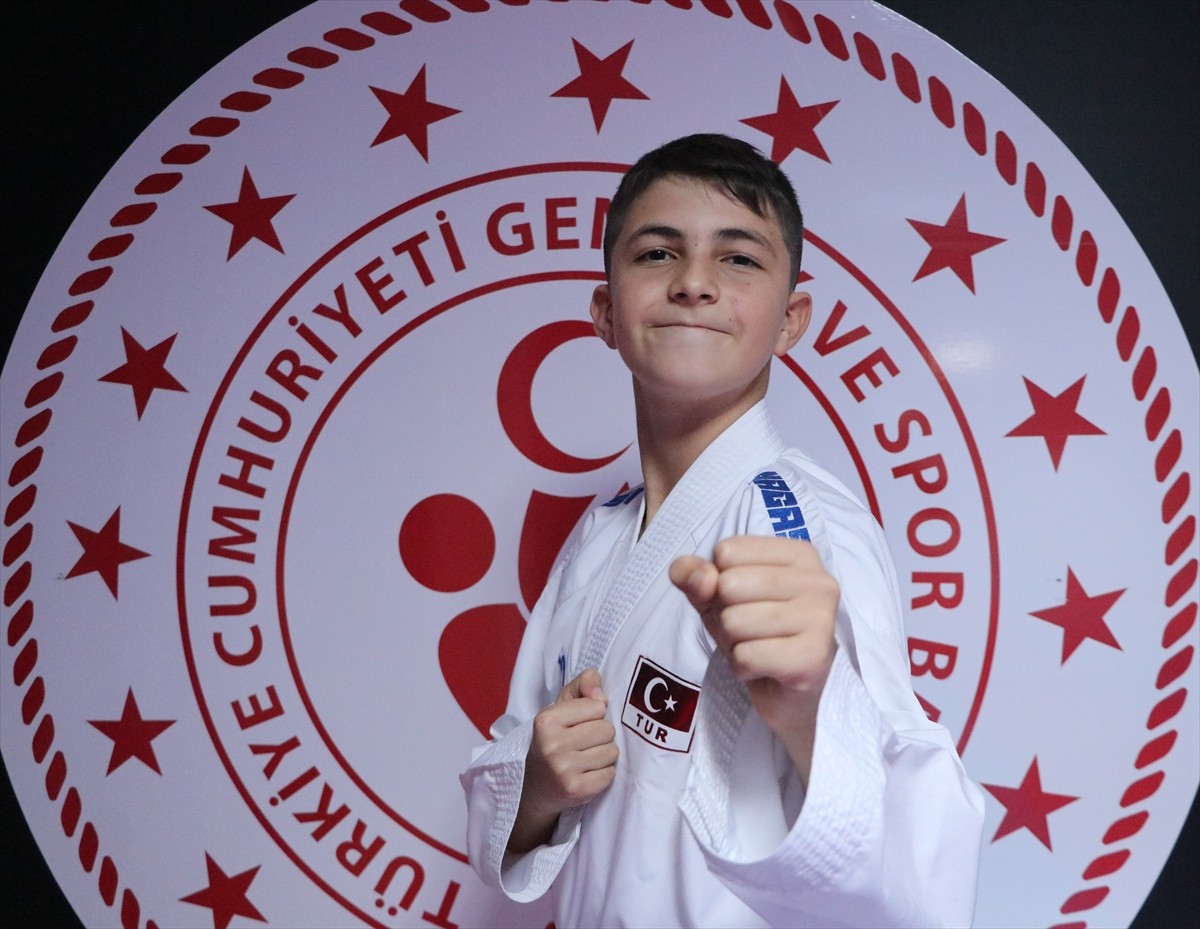 Uluslararası Boğaziçi Karate Şampiyonası'nda mücadele edecek 13 yaşındaki karateci Mehmet Taş, 4...