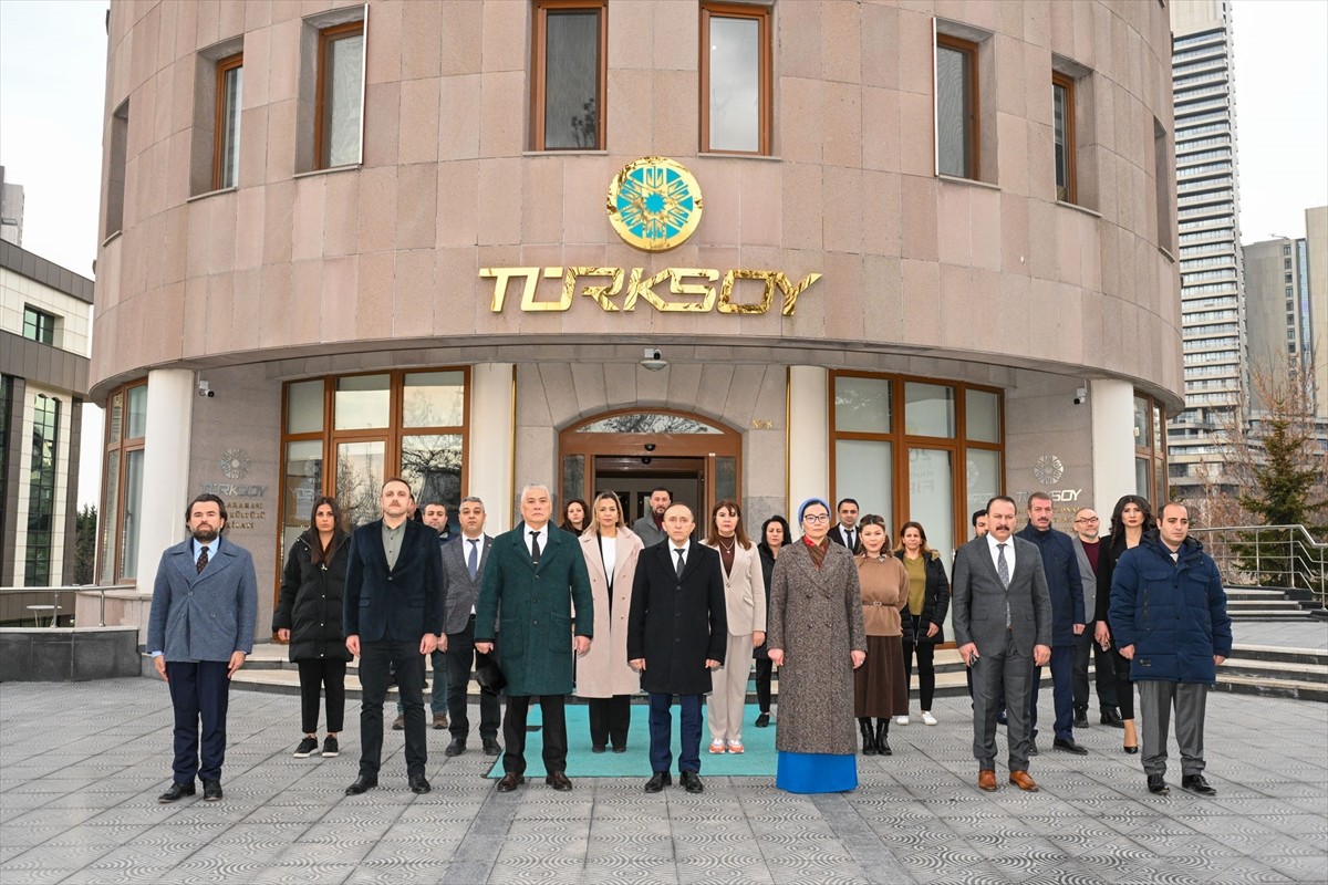 Uluslararası Türk Kültürü Teşkilatı (TÜRKSOY) heyeti, Kazakistan'ın Aktau kenti yakınlarında düşen...