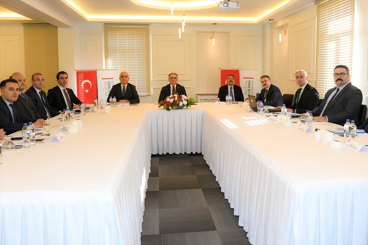 Van'da 5 ilden yetkililerin katılımıyla Düzensiz Göçle Mücadele Koordinasyon Toplantısı...