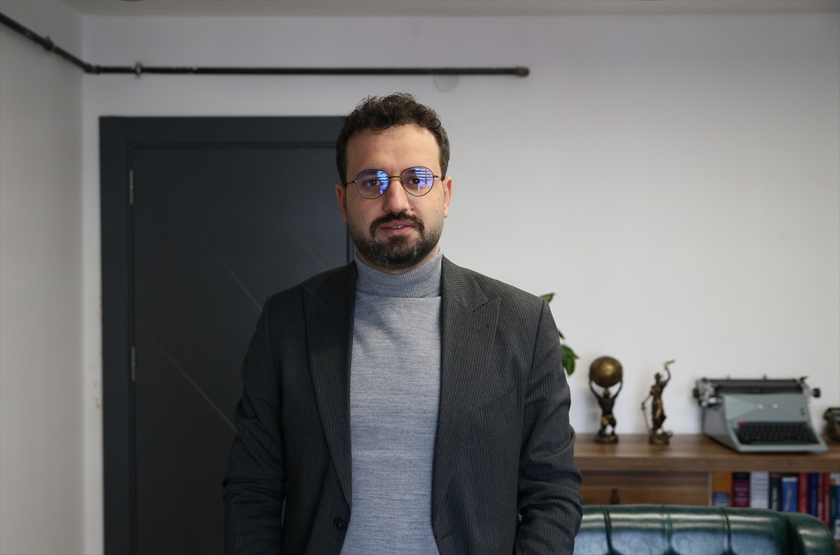 Van'da, İpekyolu Belediyesi tarafından iş sözleşmesinin yenilenmeyeceği tebliğ edilen personelin...