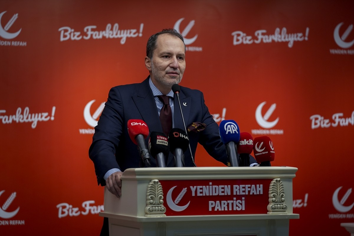 Yeniden Refah Partisi Genel Başkanı Fatih Erbakan, partisinin genel merkezinde, Aylık Olağan İl...