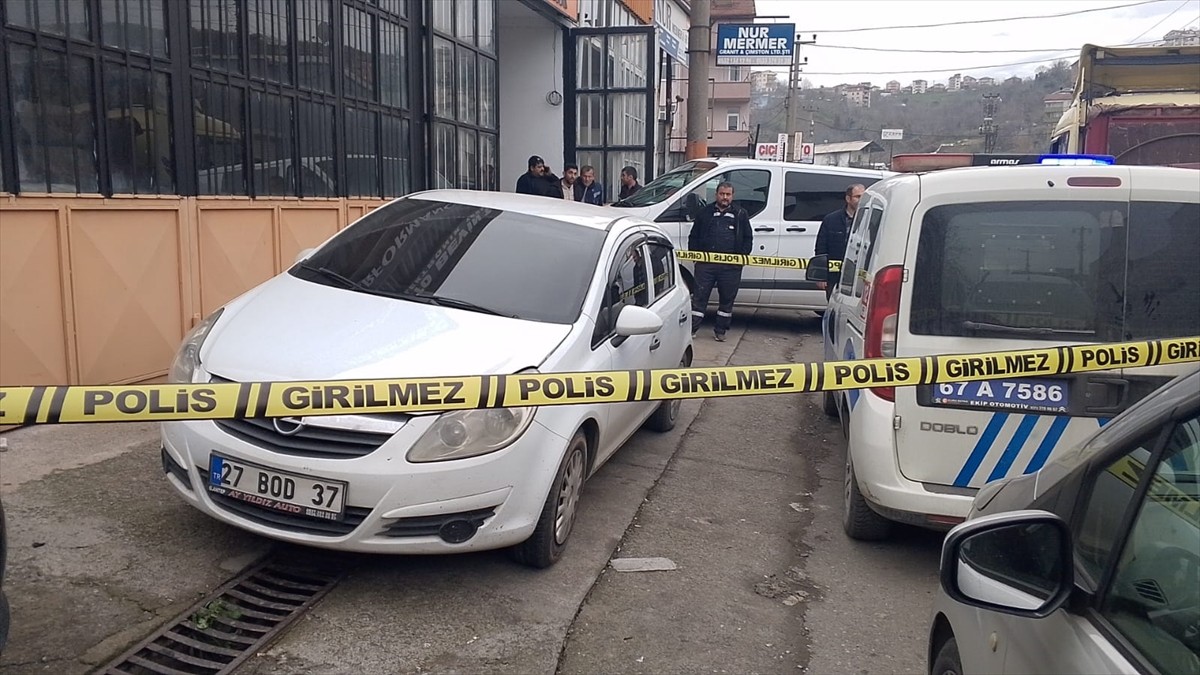 Zonguldak'ın Karadeniz Ereğli ilçesinde bir kişi otomobilde ölü bulundu. Polis ekipleri, olay...