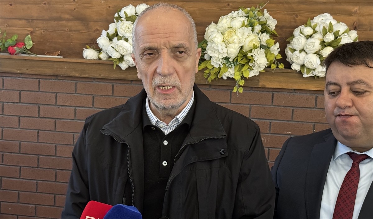 Zonguldak'ın Kozlu ilçesinde bir kafede düzenlenen kahvaltı programında şehit madencilerin...