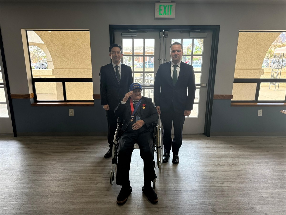 ABD'nin California eyaletinde yaşayan Mardin doğumlu 96 yaşındaki Kore gazisi Gevriyi Bekdaş'a...