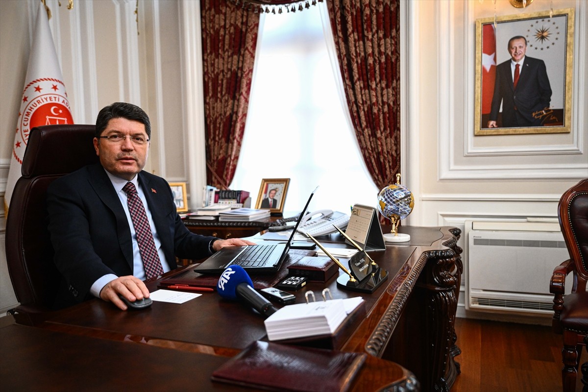 Adalet Bakanı Yılmaz Tunç, Anadolu Ajansının (AA) gözünden 2024'e damga vuran olaylara ve yaşama...