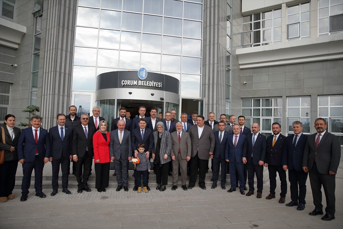 Adalet Bakanı Yılmaz Tunç, Çorum Belediye Başkanı Halil İbrahim Aşgın'ı ziyaret etti.