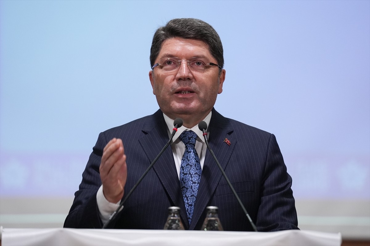 Adalet Bakanı Yılmaz Tunç, Eyüpsultan'daki Siyaset, Ekonomi ve Toplum Araştırmaları Vakfı (SETA)...