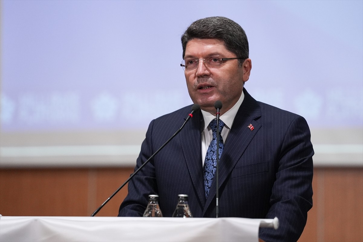 Adalet Bakanı Yılmaz Tunç, Eyüpsultan'daki Siyaset, Ekonomi ve Toplum Araştırmaları Vakfı (SETA)...