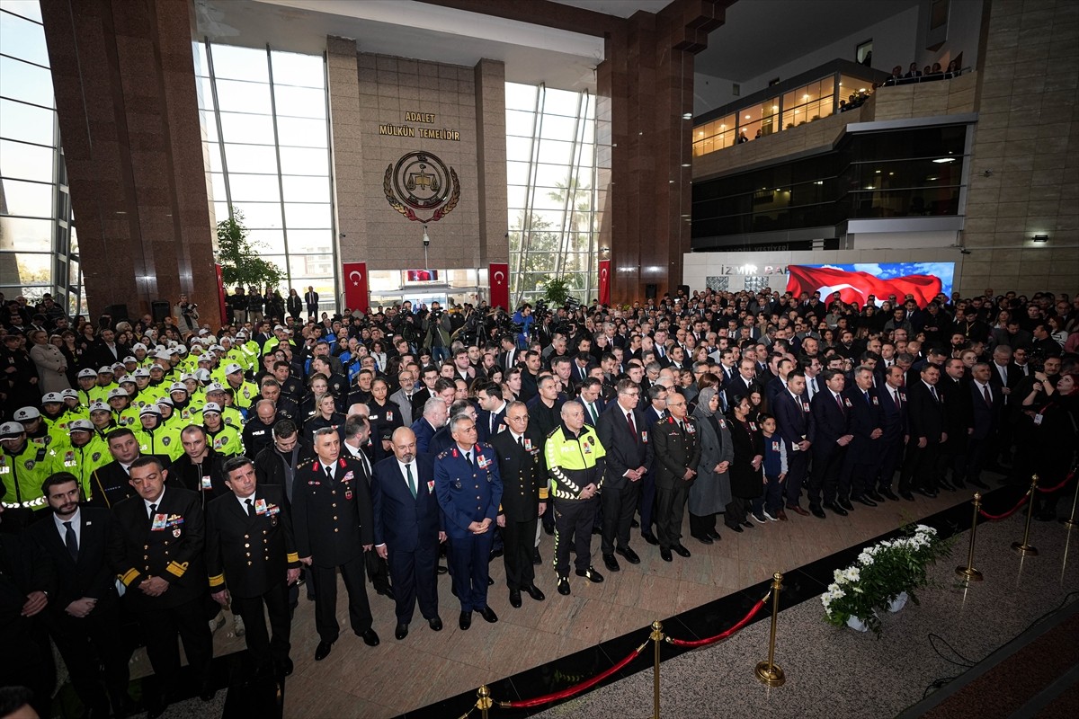 Adalet Bakanı Yılmaz Tunç, İzmir'de 8 yıl önce gerçekleştirilen terör saldırısında şehit düşen...
