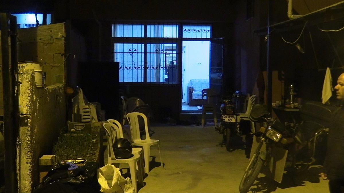 Adana'da 15 yaşındaki çocuğun yol kenarında silahla vurulmuş halde ölü bulunmasıyla ilgili anne ve...