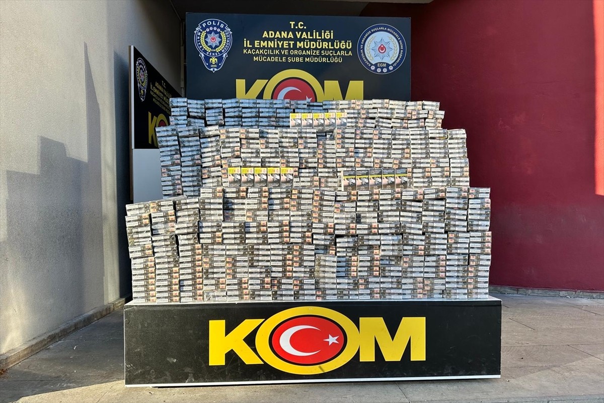 Adana'da bir tırda 5 bin 50 paket kaçak sigara ele geçirildi, 3 şüpheli gözaltına alındı.