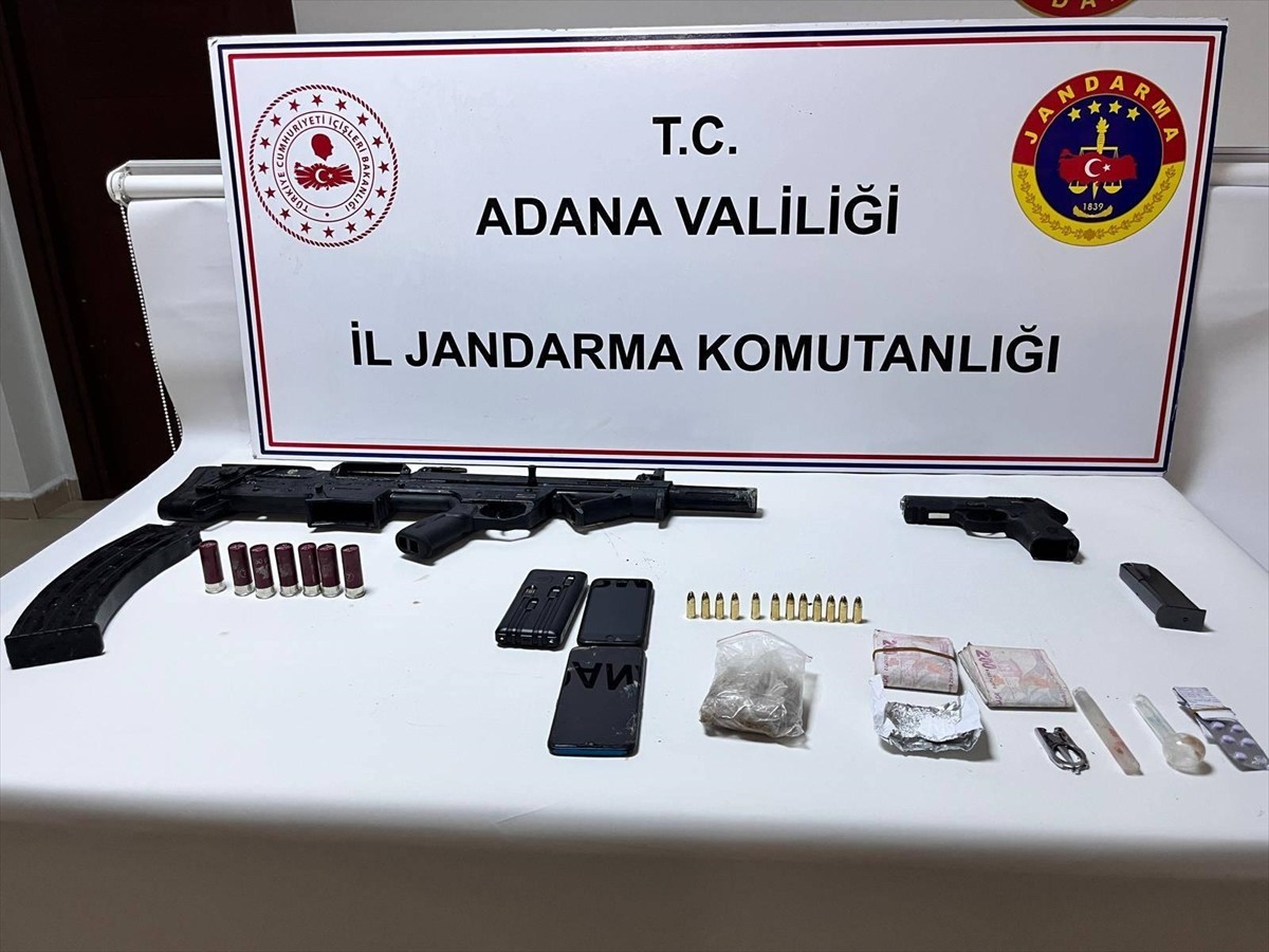Adana'da hakkında 6 yıl kesinleşmiş hapis cezası bulunan firari hükümlü jandarmanın operasyonuyla...