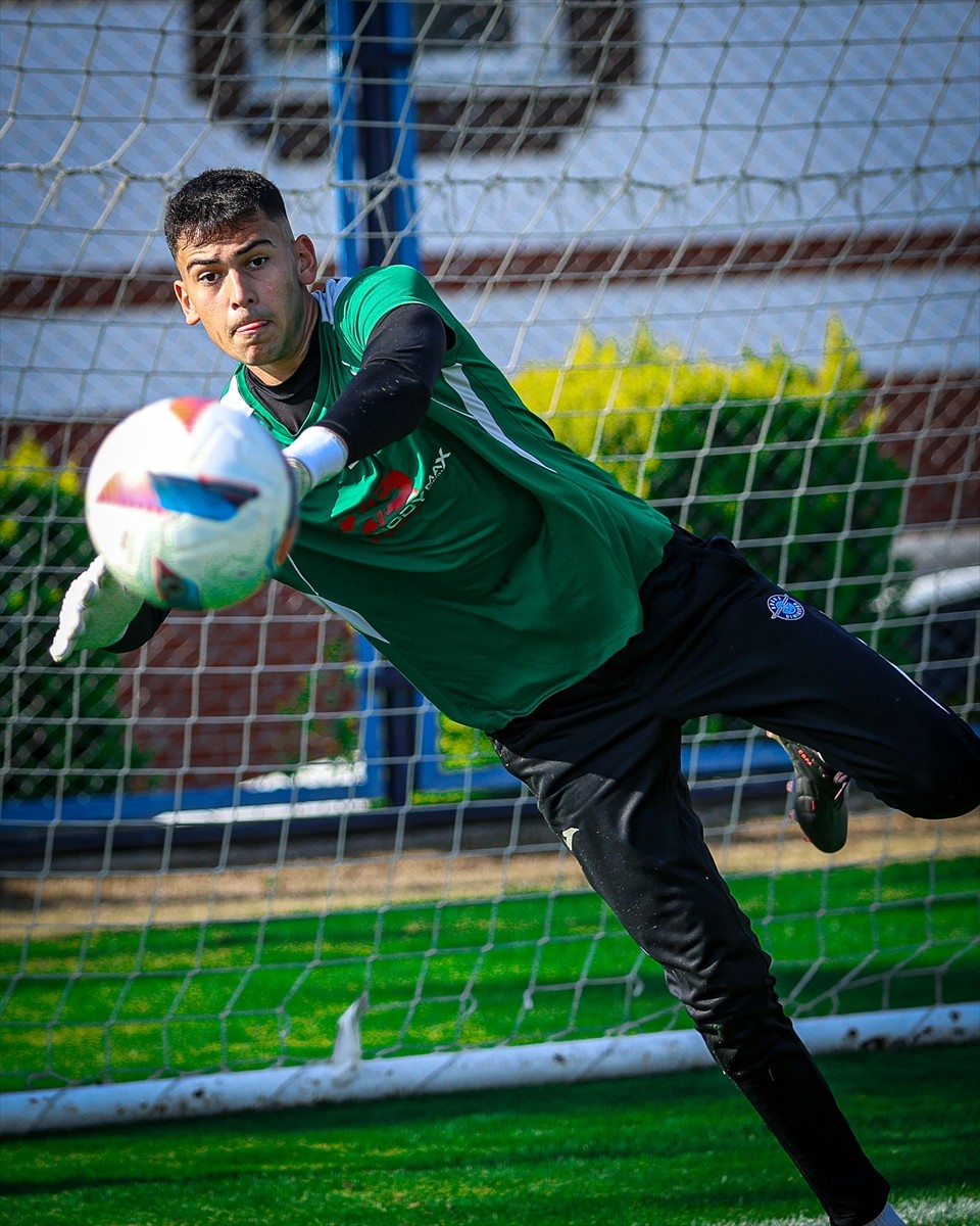 Adana Demirspor, Trendyol Süper Lig'in 19. haftasında deplasmanda Gaziantep FK ile yapacağı maçın...