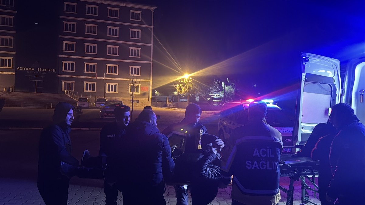 Adıyaman'da çıkan silahlı kavgada 1 kişi yaralandı. Yaralı ambulansla Adıyaman Eğitim ve Araştırma...