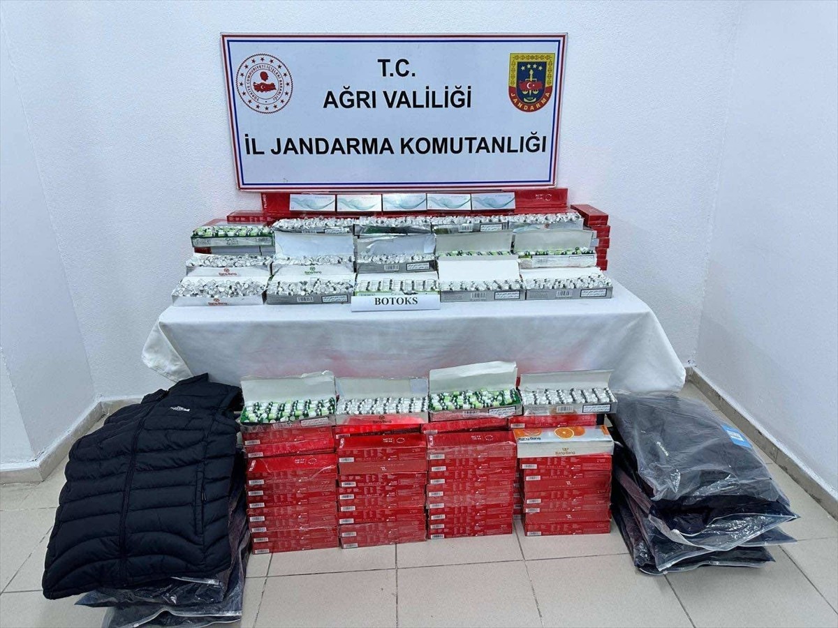 Ağrı'da yasa dışı yollarla yurda giren 53 düzensiz göçmen yakalandı. Denetimde ayrıca farklı...