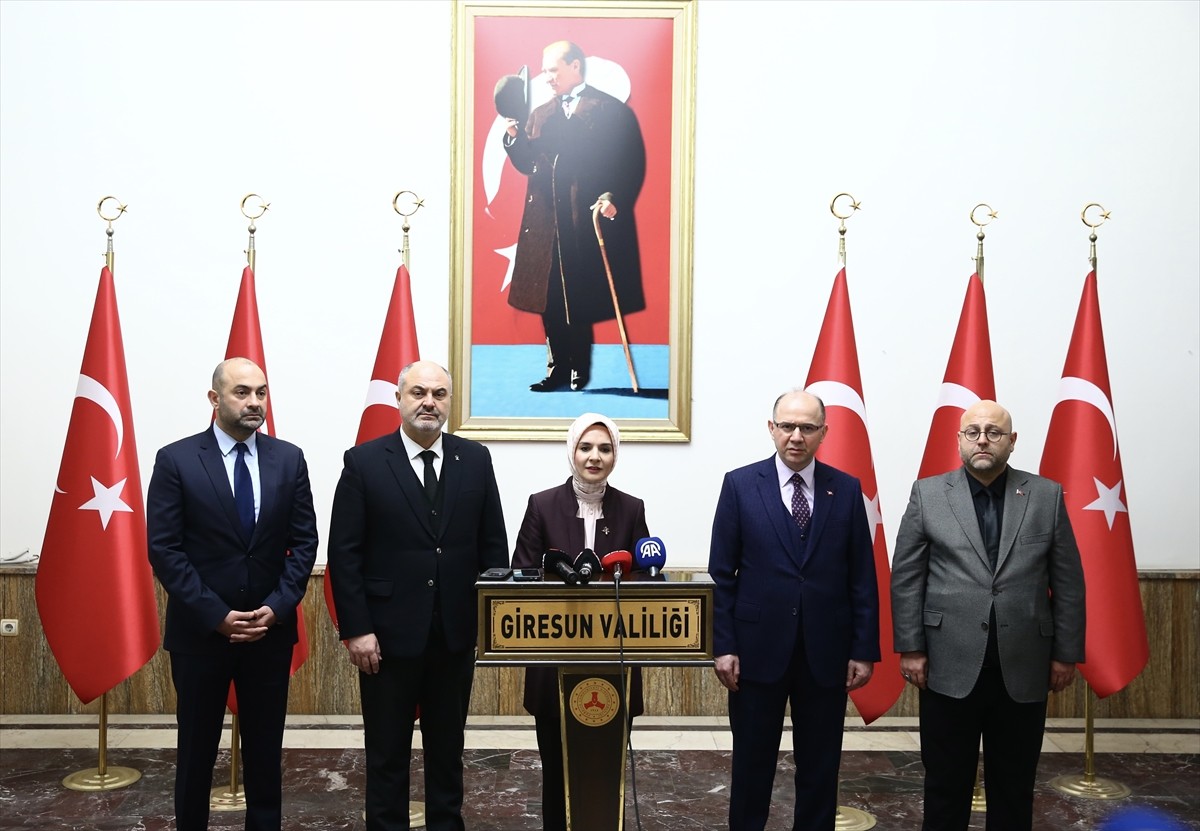 Aile ve Sosyal Hizmetler Bakanı Mahinur Özdemir Göktaş (ortada), Giresun Valiliği'ni ziyaret etti....