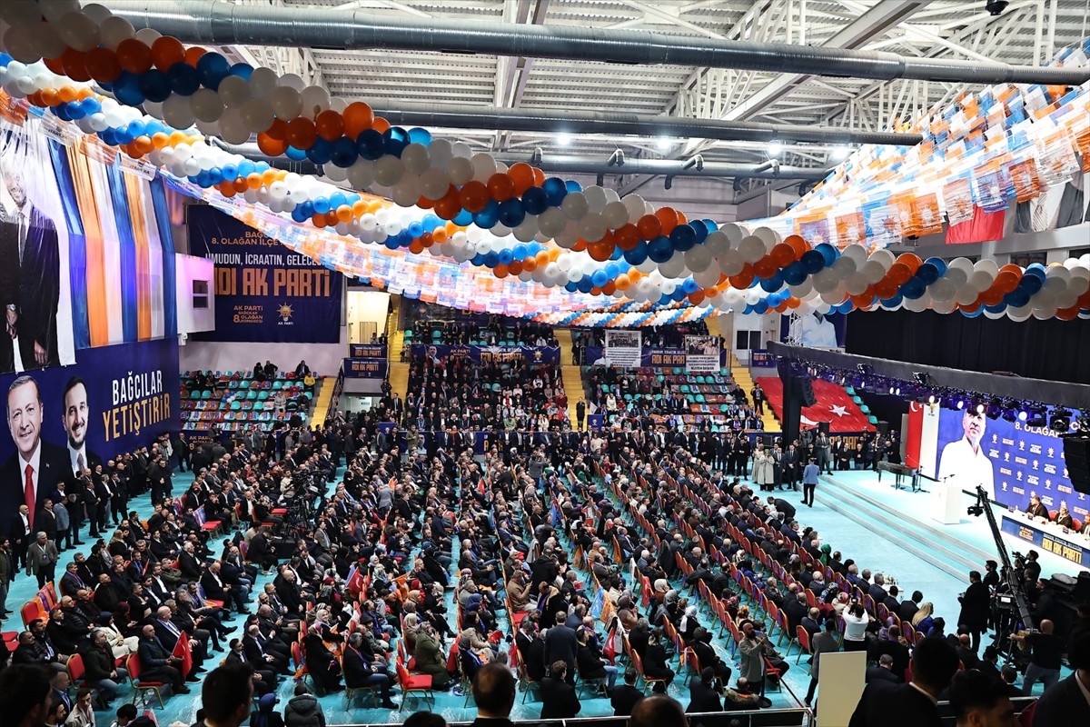 AK Parti'nin 7 Şubat’ta gerçekleştirilecek İstanbul 8. Olağan İl Kongresi öncesinde 39 ilçedeki...