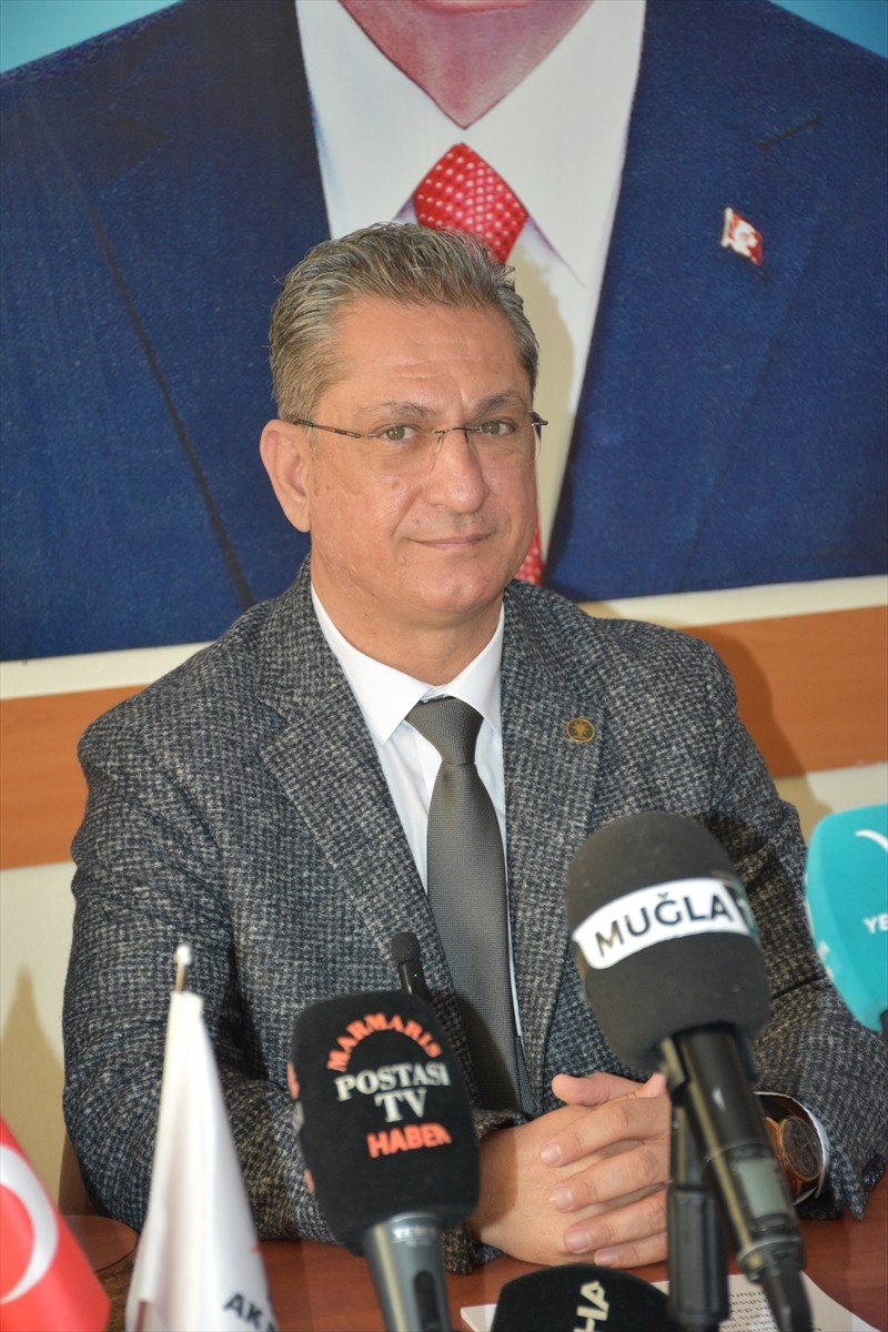 AK Parti Muğla İl Başkanı Haluk Laçin, AK Parti Marmaris İlçe Başkanlığında düzenlediği basın...