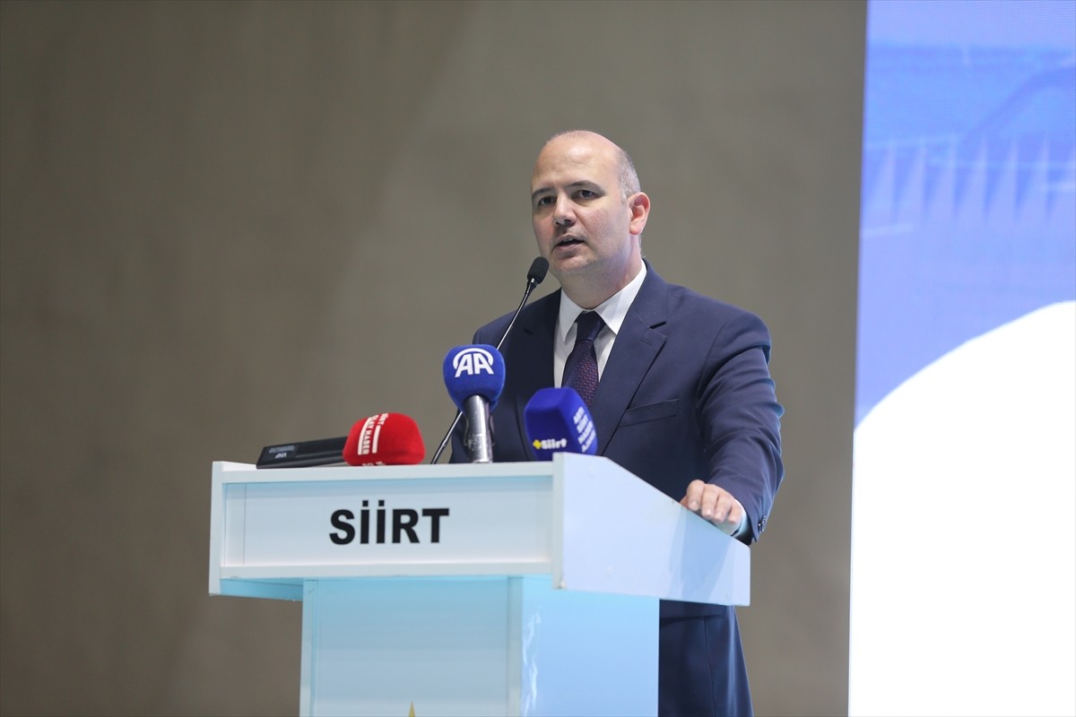 AK Parti Siirt 8. Olağan İl Kongresi, Yeni Spor Salonu'nda gerçekleştirildi. AK Parti Genel Başkan...