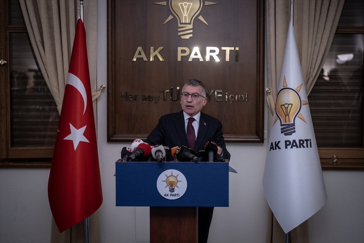 AK Parti TBMM Grup Başkanı Abdullah Güler, TBMM'de basın toplantısı düzenledi.