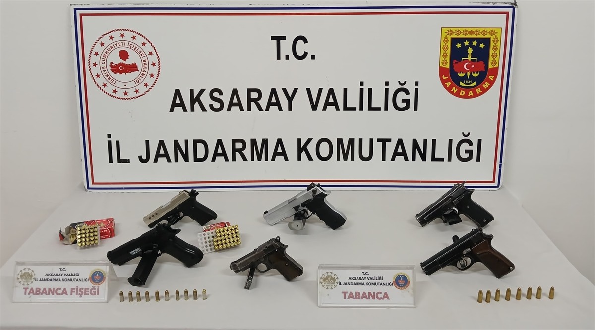 Aksaray'da silah kaçakçılığı operasyonunda gözaltına alınan zanlı tutuklandı. İl Jandarma...